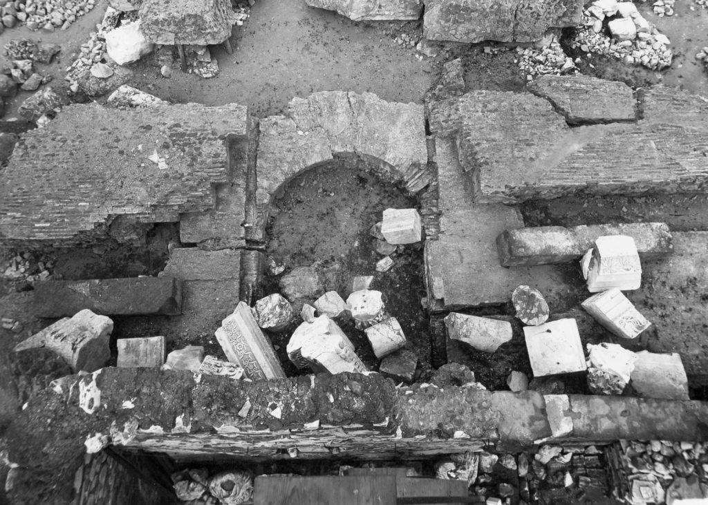 Spätantike Zerstörung Basilica Aemilia