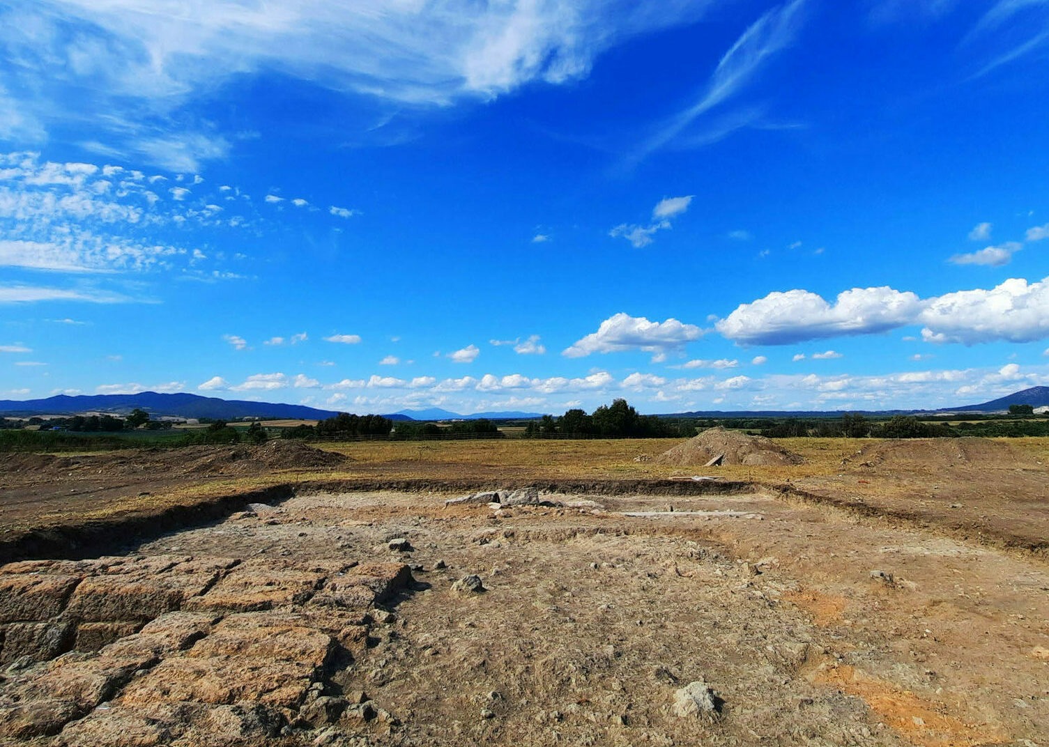 Grabungsschnitt am neuen Tempel von Vulci