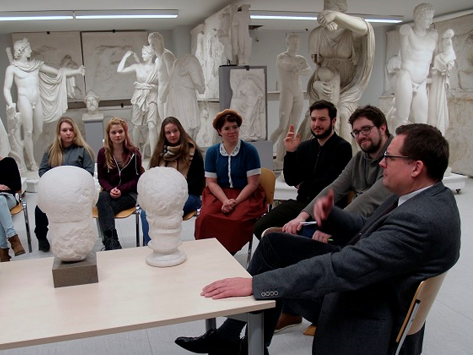 Übung in der Gipsabguss-Sammlung im Wintersemester 2018/19
